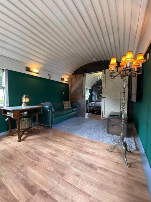 Gleis 1, Eisenbahn Waggon Mit Whirlpool Und Ofen Villa Dahlem  Exterior photo